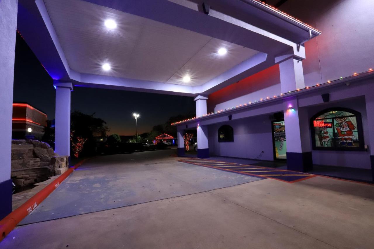 Scottish Inn And Suites Houston-Jones Road Louetta Luaran gambar