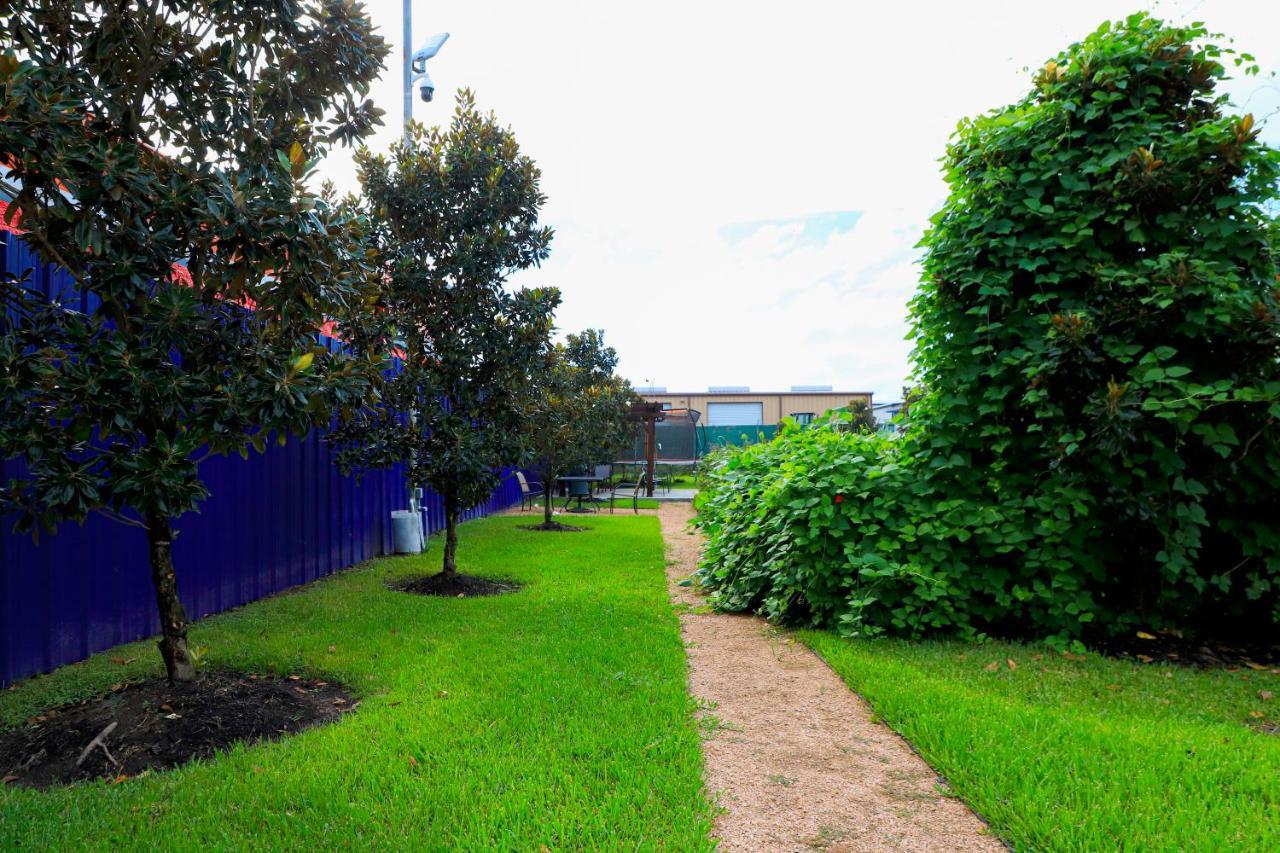 Scottish Inn And Suites Houston-Jones Road Louetta Luaran gambar
